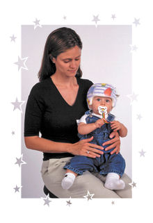 Madre con un bebé con una ortesis craneal STARband